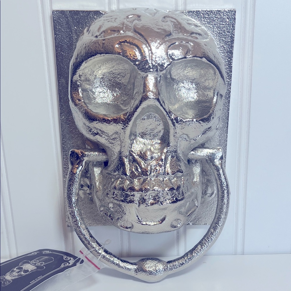 Crimson Gate Silver Sturdy Metal Skull Door Knocker